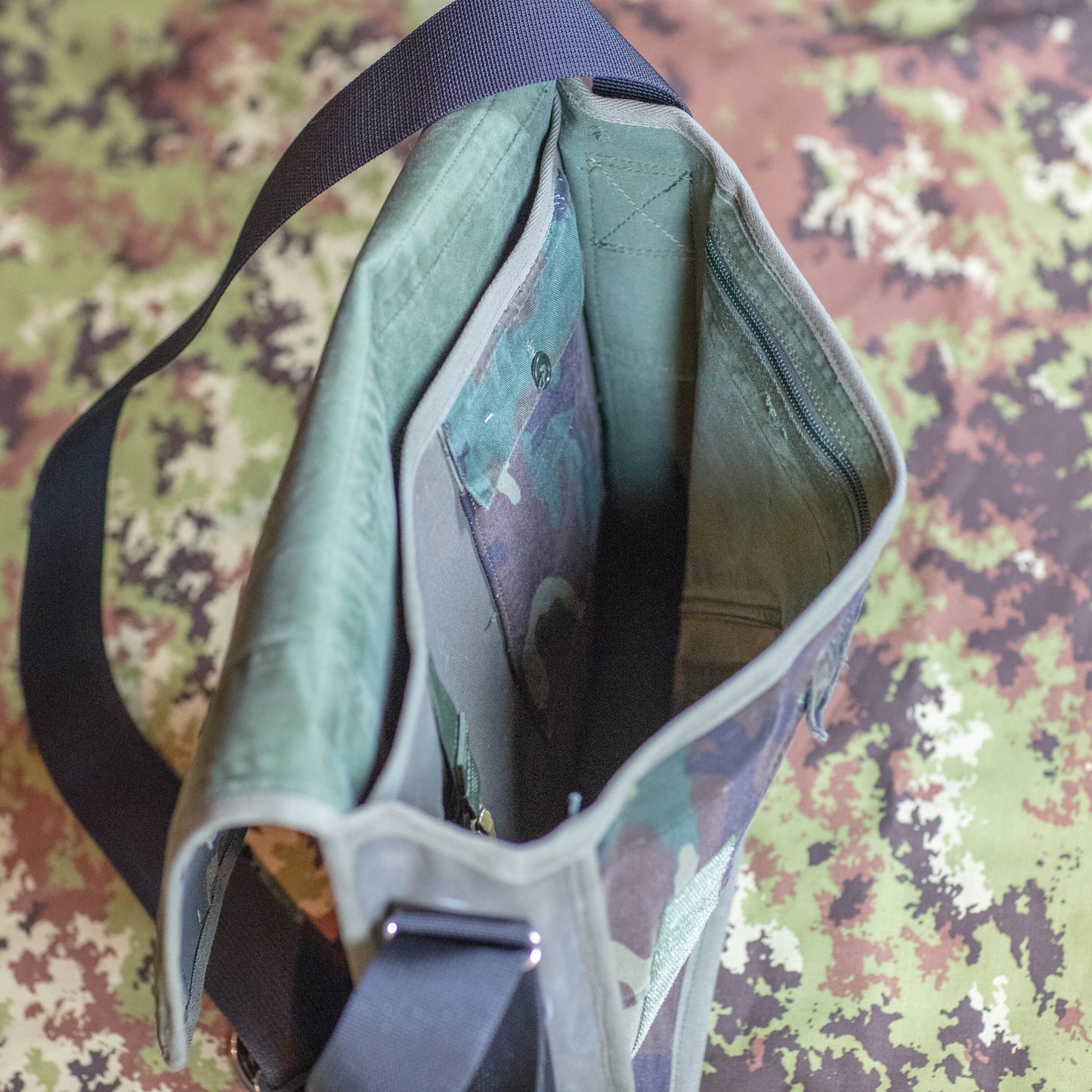 M-0119 Messenger Bag in Canvas and Italian Woodland camouflage