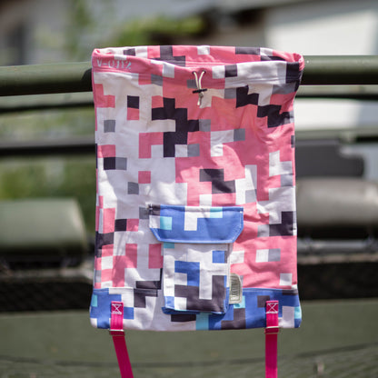 V-0112 Veshmeshok / Daypack in pink pixelated pattern